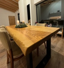 Rustikální stůl z jasanového dřeva