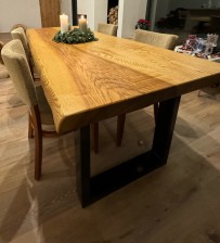 Rustikální stůl z jasanového dřeva
